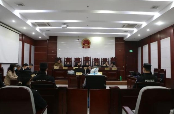 1618632660332759.jpg 扶贫干部被刺_.jpg